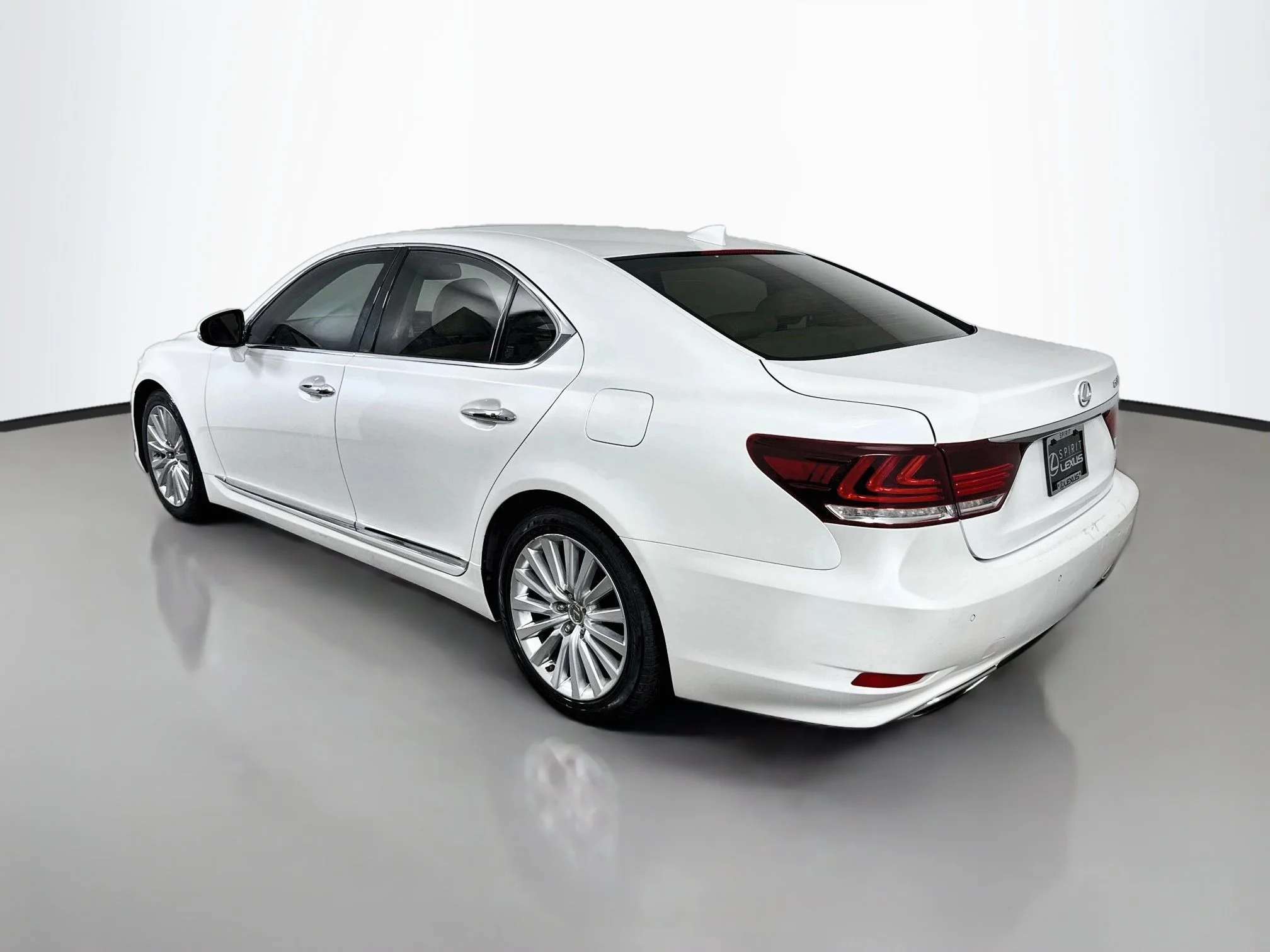 Used 2014 Starfire Pearl Lexus 460 image 5
