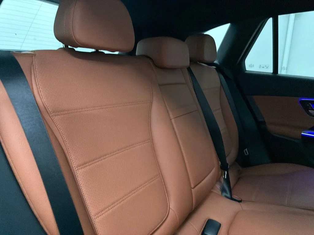 New 2027 White Mercedes-Benz GLC 300 image 24