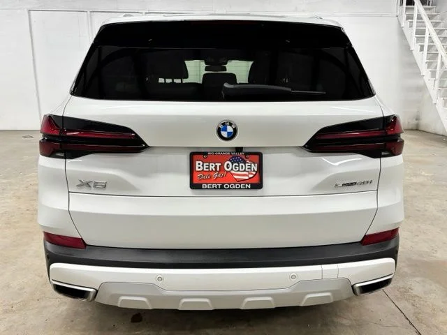 Used 2024 White BMW sDrive40i image 6