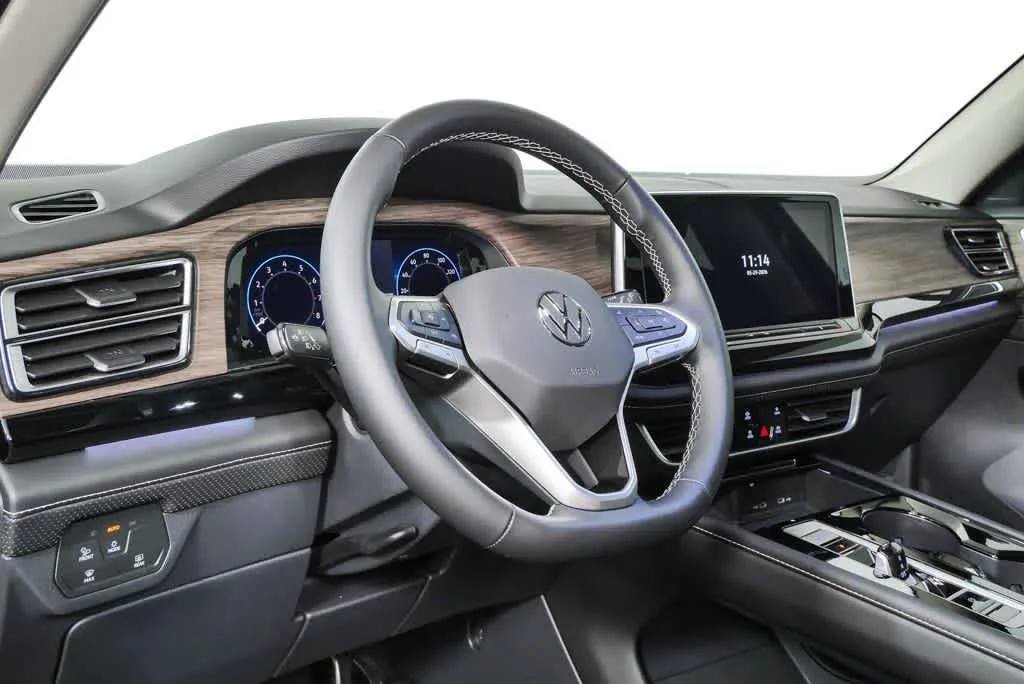 New 2026 Deep Black Pearl Volkswagen 2.0T SEL image 4