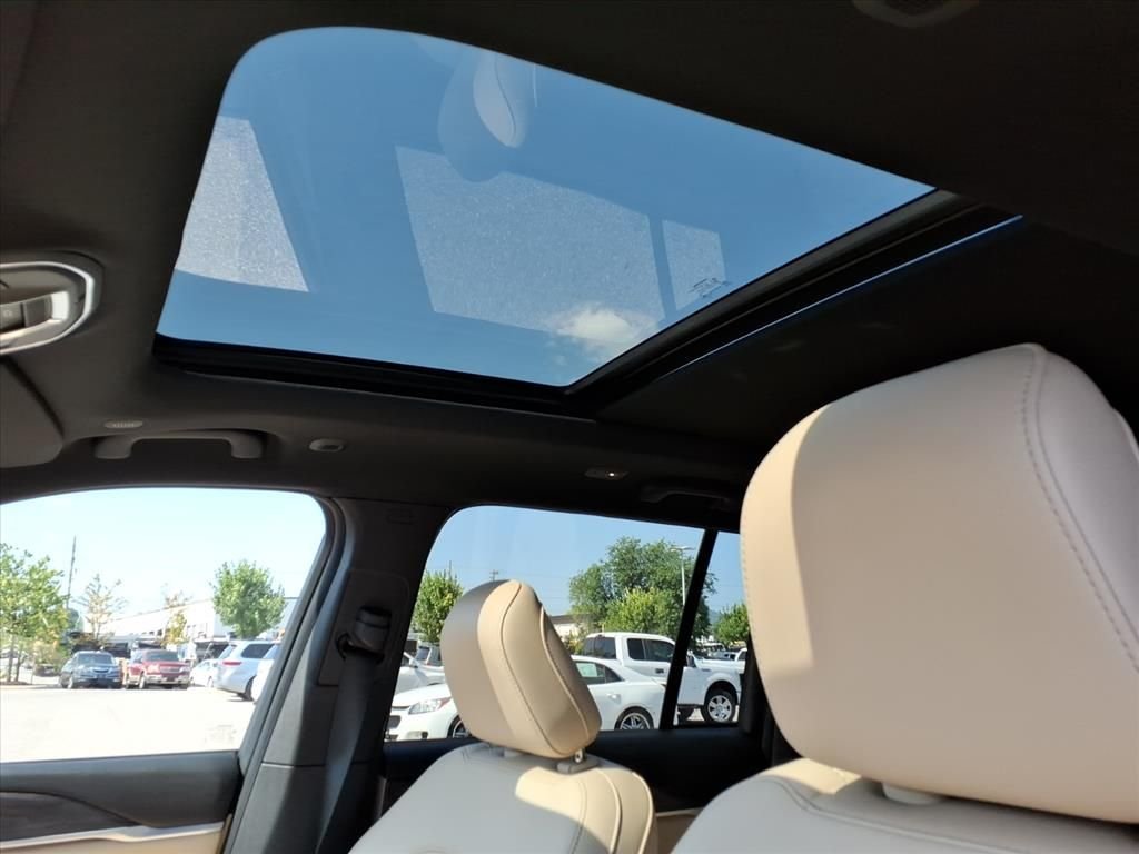 Used 2023 White Jeep Limited image 13