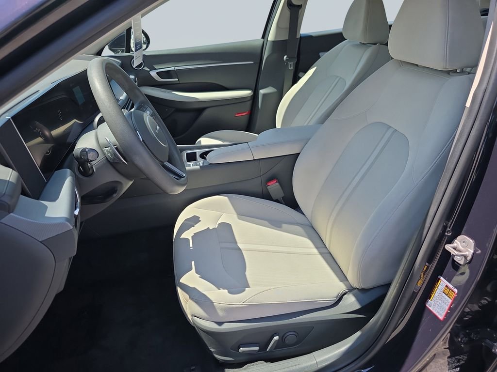 Used 2024 Carbon Blue Hyundai SEL image 11