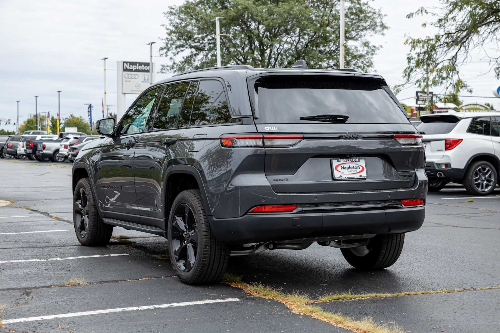 Used 2024 Baltic Gray Metallic Clearcoat Jeep Limited image 5