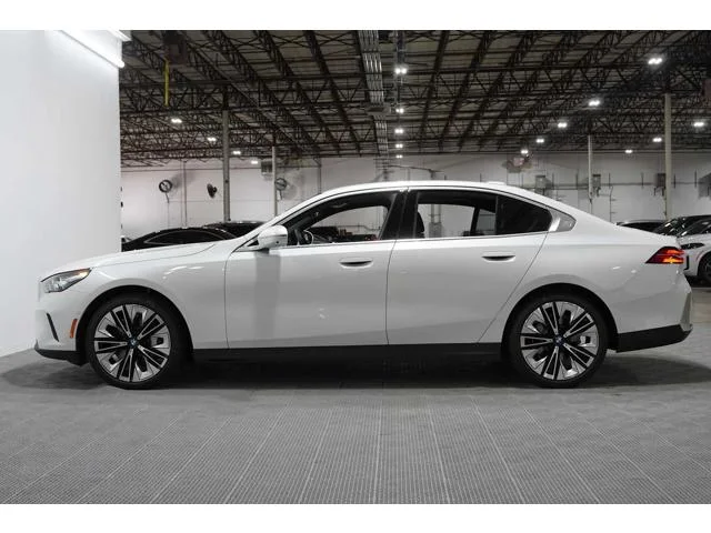 New 2026 Mineral White Metallic BMW 530i image 2