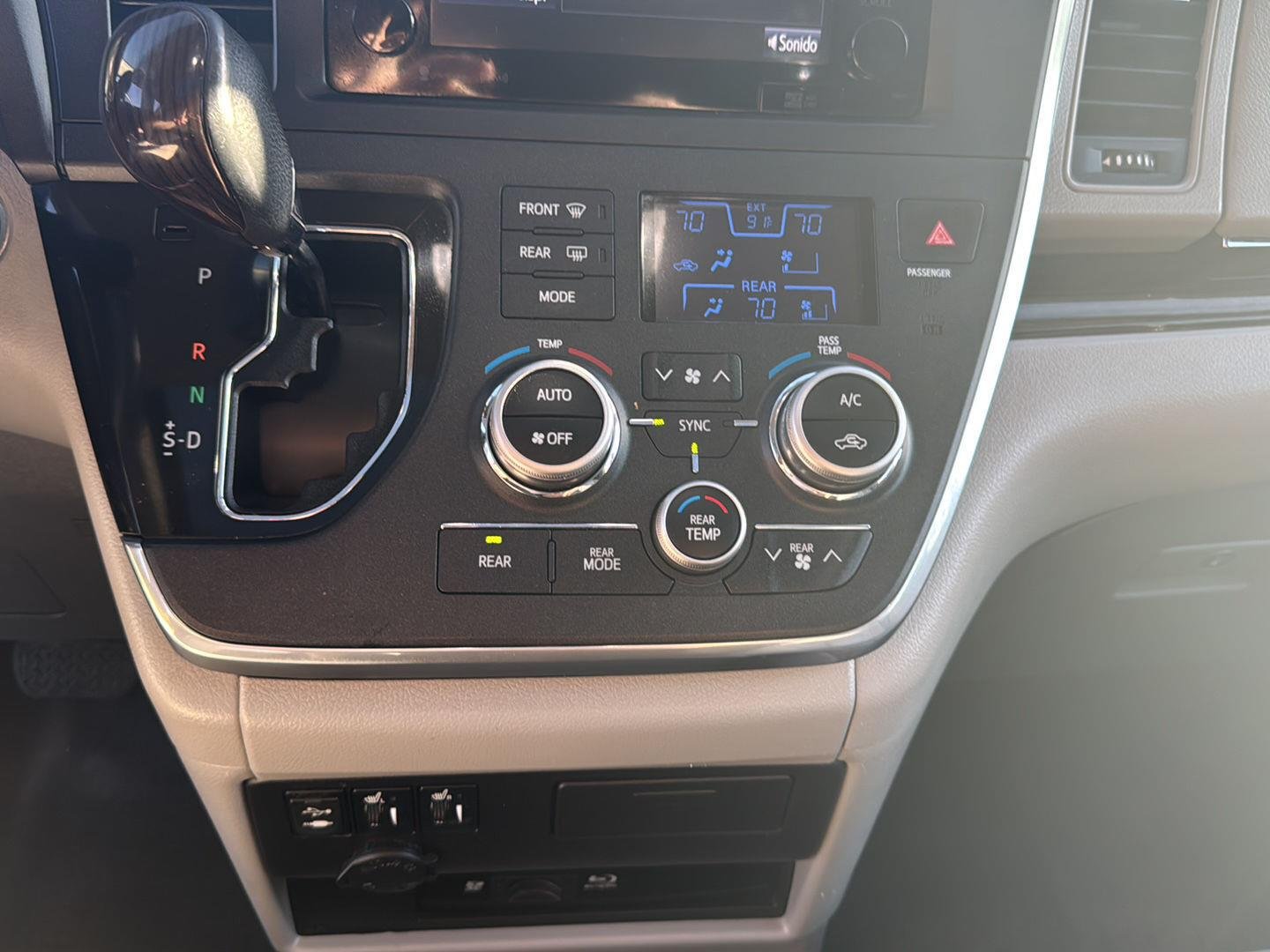 2017 Toyota Sienna XLE Premium - Photo 12