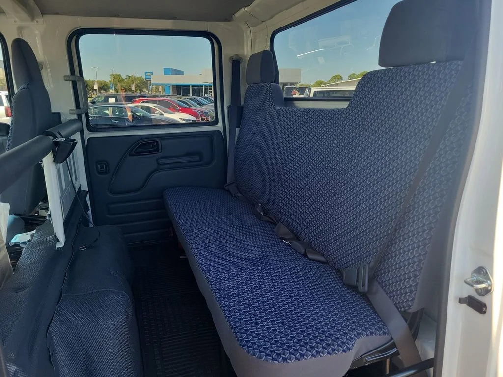 New 2025 Arc White Chevrolet 2WD Crew Cab 176" image 22