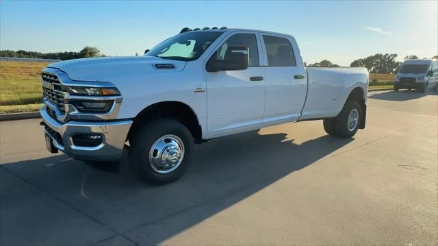 New 2026 Bright White Clear-Coat Exterior Paint RAM Tradesman image 4