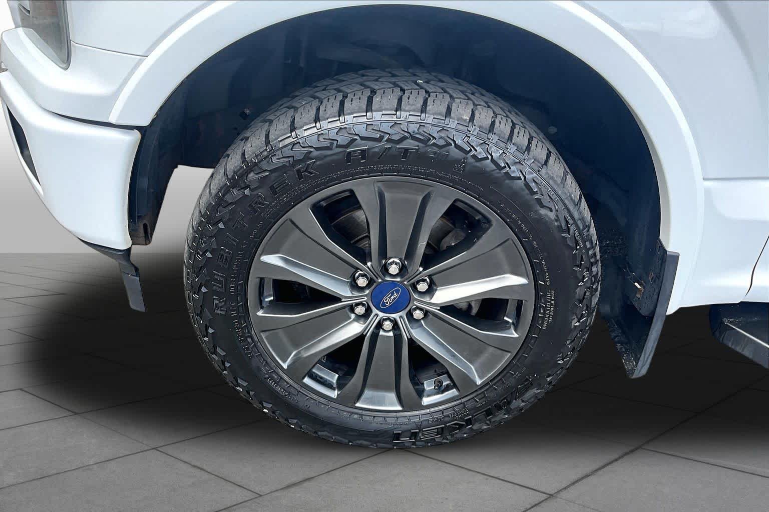 Used 2018 Oxford White Ford LARIAT image 11