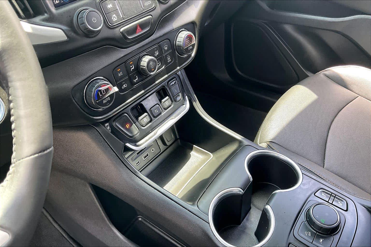 Used 2020 Red Quartz Tintcoat GMC SLT image 16