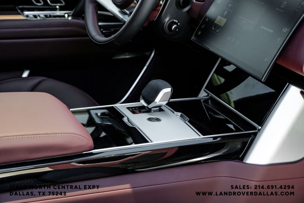 New 2026 Santorini Black Metallic Land Rover SE image 29