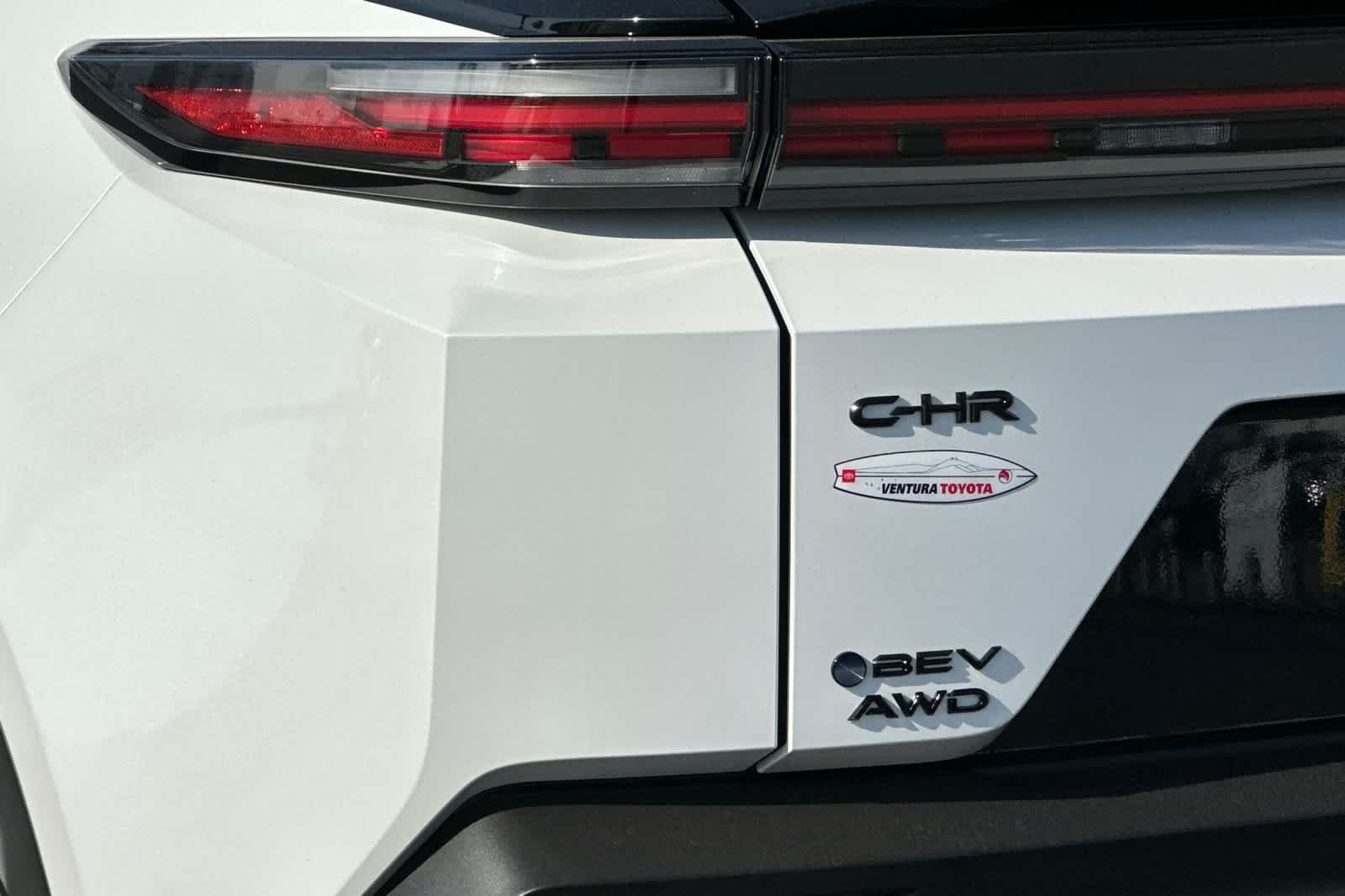 New 2026 Wind Chill Pearl with Midnight Black Metallic roof <sup>1</sup> Toyota  XSE image 24
