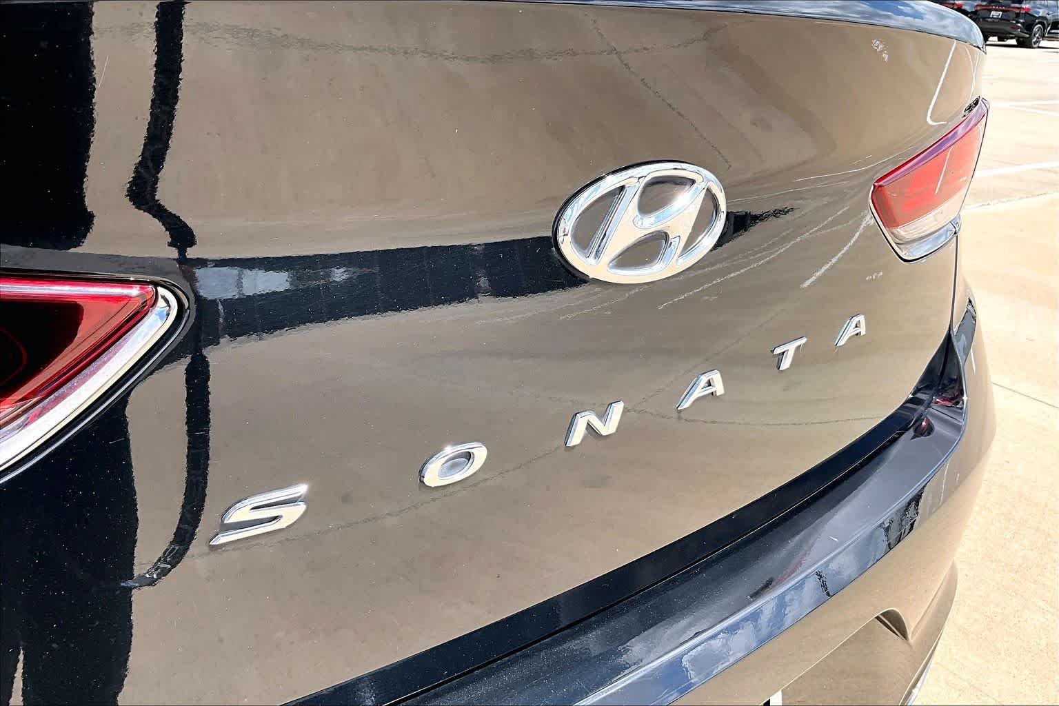 Used 2019 Phantom Black Hyundai SE image 8