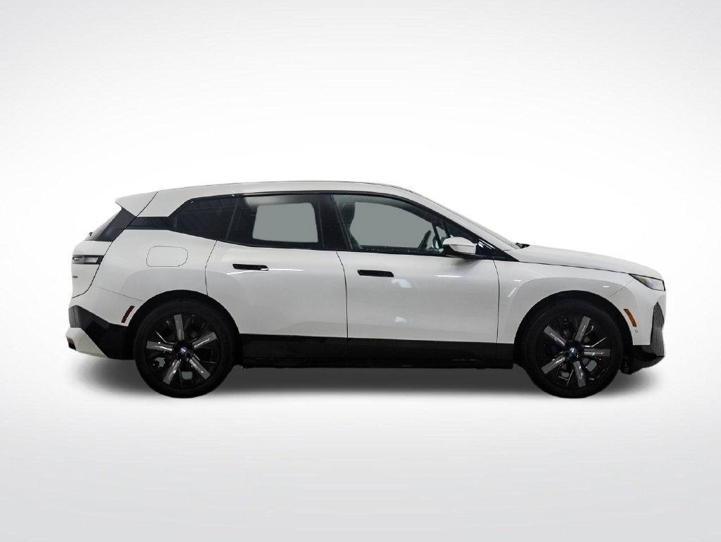 Certified Used 2024 White Metallic BMW xDrive50 image 5