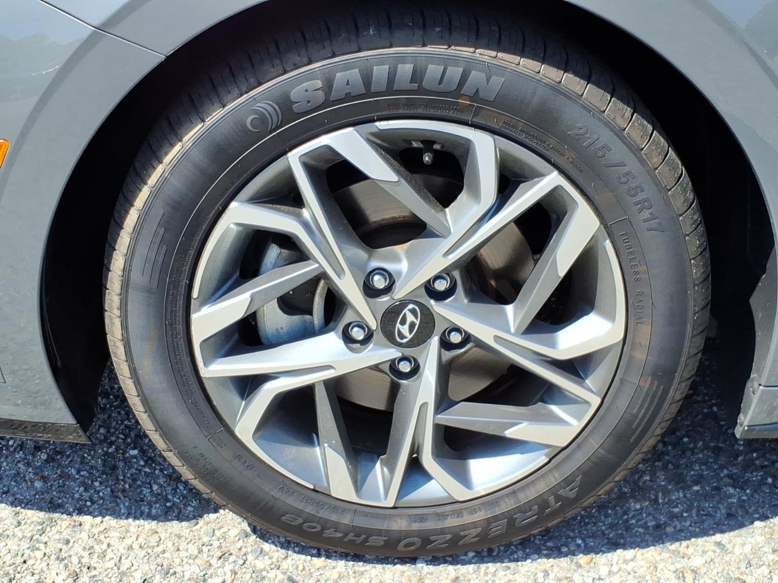 Used 2022 Hampton Gray Hyundai SEL image 4