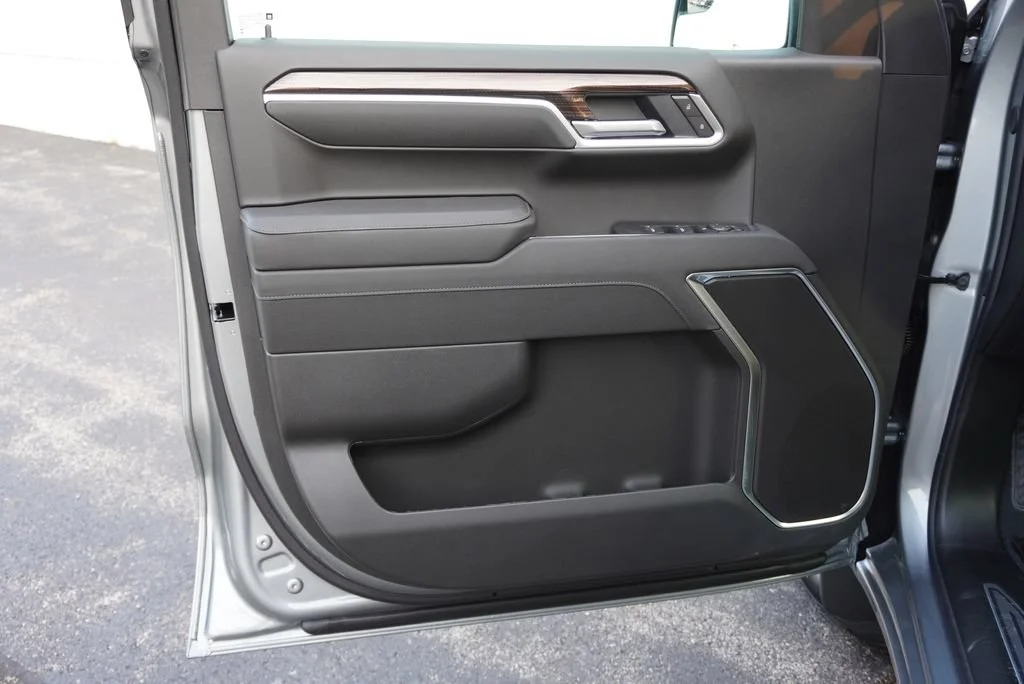 New 2026 Sterling Gray Metallic Chevrolet LT (2FL) image 22