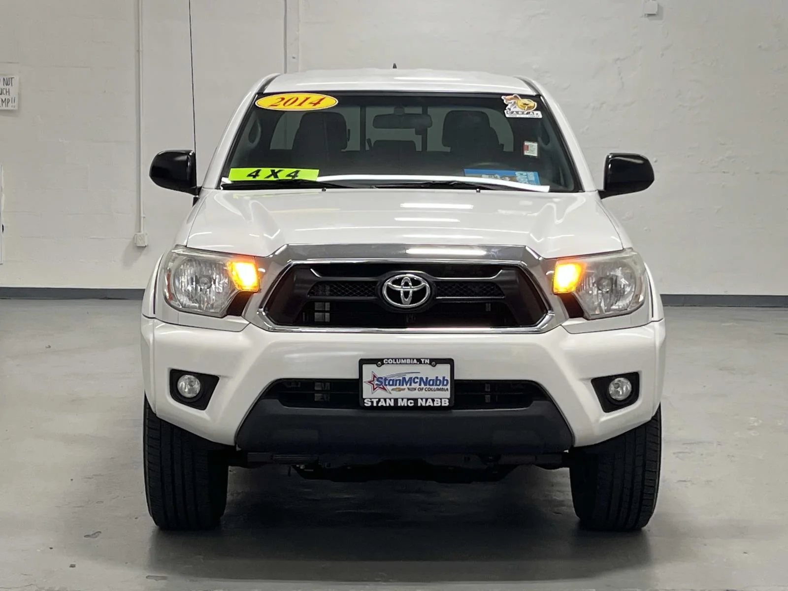 Used 2014 Super White Toyota Double Cab SR5 4.0L V6 4x4 image 3