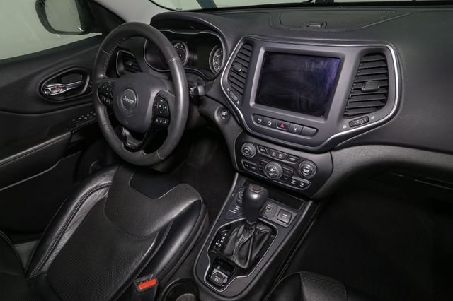 Used 2023 Black Jeep Altitude image 18