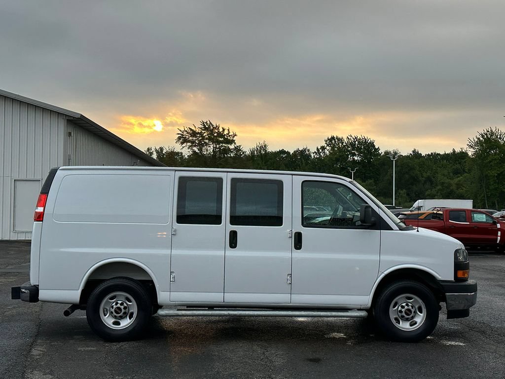 Used 2025 Summit White GMC Work Van image 4