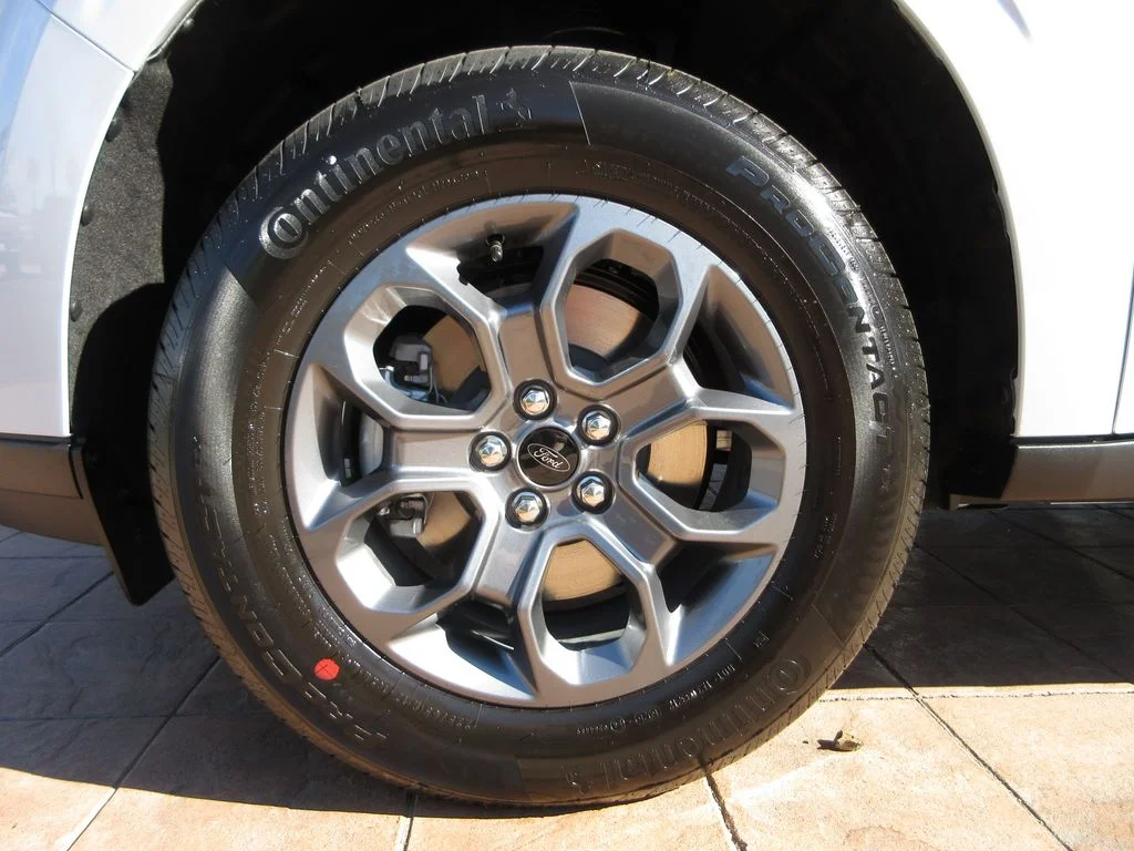 New 2026 Space White Metallic Ford XLT image 8