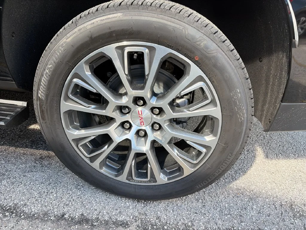 2026 GMC Yukon XL Denali - Photo 36