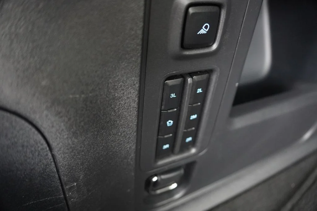 Used 2025 Silver Ford Platinum image 26