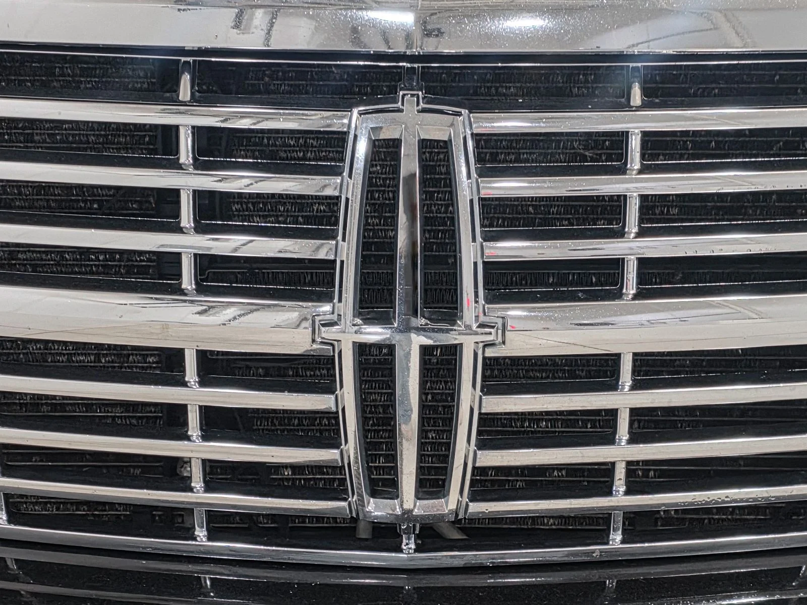 Used 2010 Tuxedo Black Metallic Lincoln Base image 13