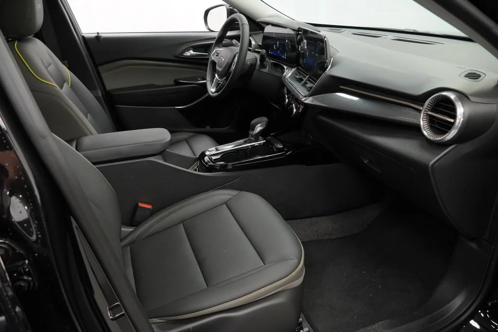 New 2026 Mosaic Black Metallic Chevrolet ACTIV image 29