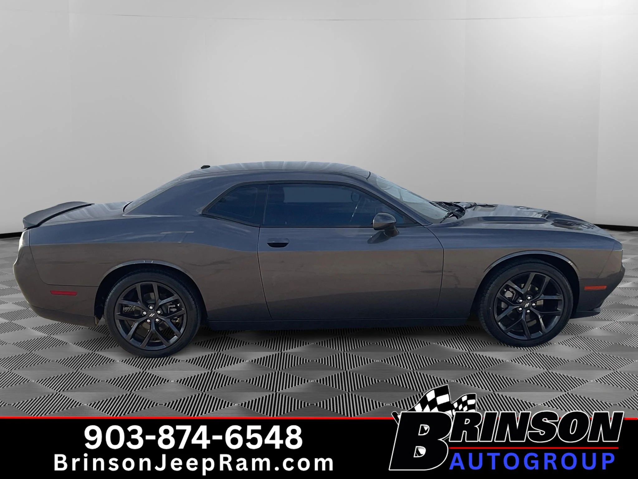 Used 2023 Granite Pearlcoat Dodge SXT image 8