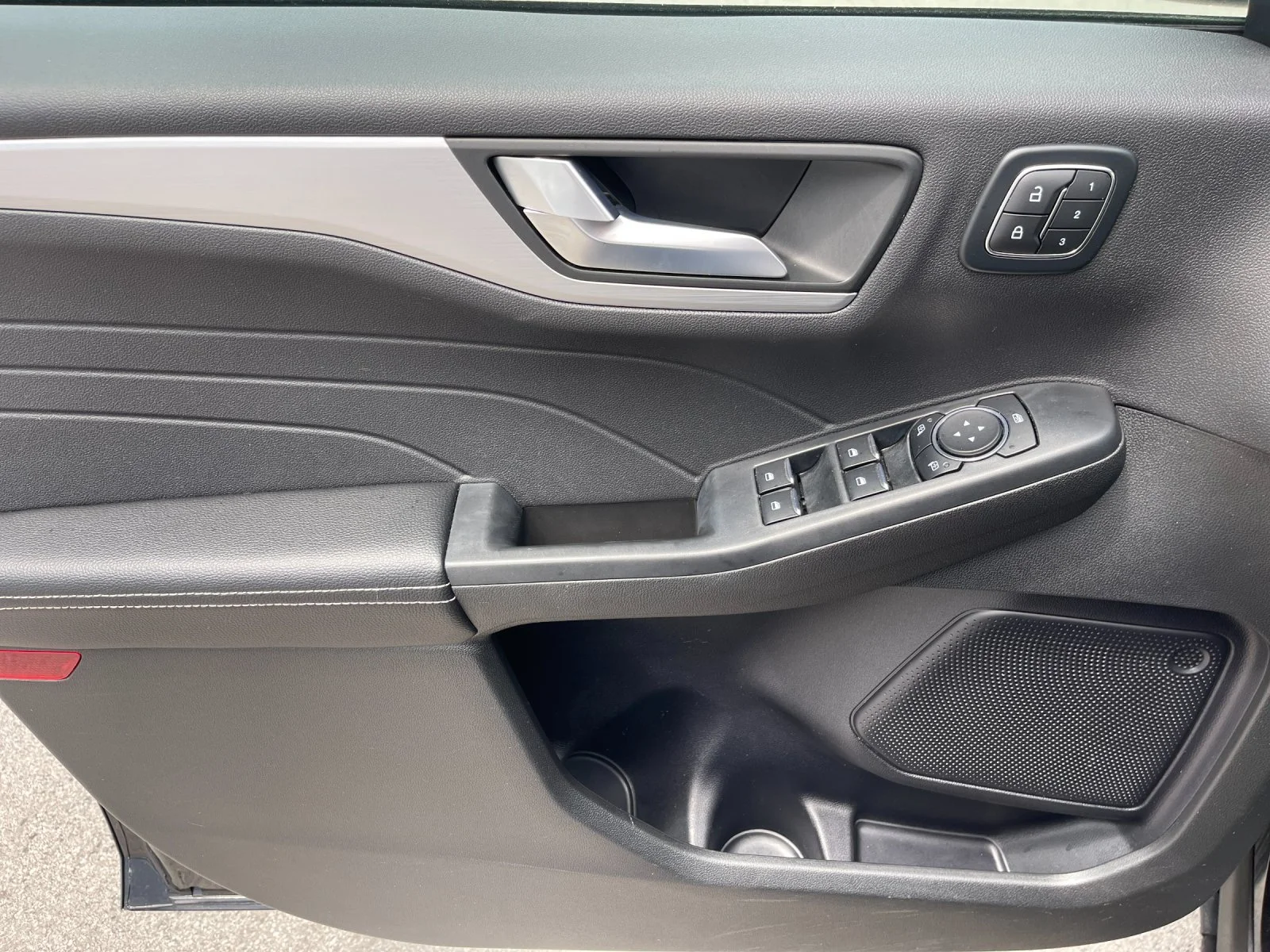 Used 2024  Ford Platinum image 12