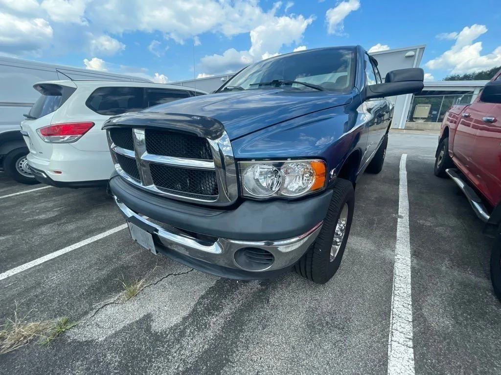 Used 2004 Blue Dodge SLT image 2