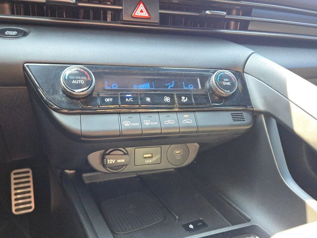 Used 2025 Blue Hyundai SEL Sport image 18