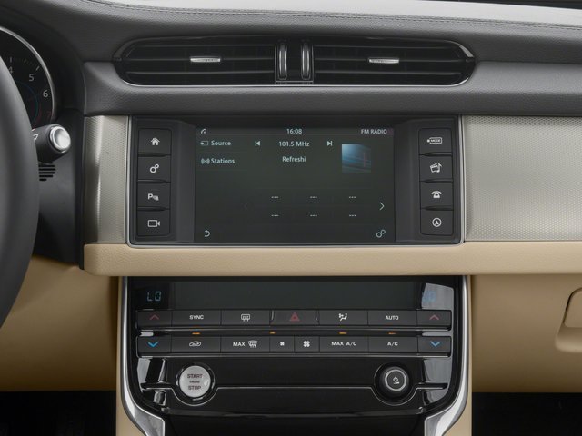 Used 2018 White Jaguar 35t Portfolio Ltd Edition image 10