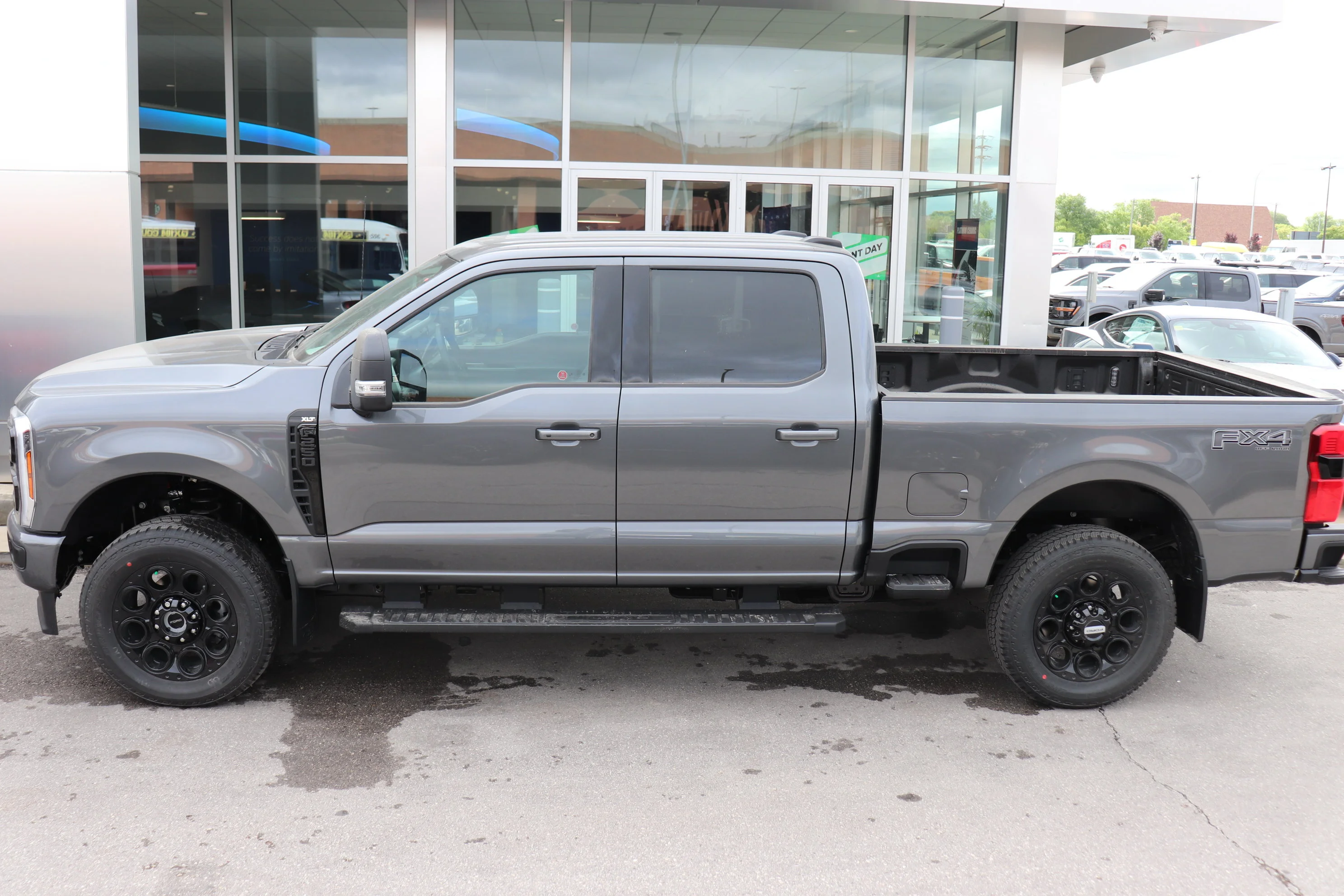 New 2026 CARBONIZED GREY METALLIC Ford XLT image 3