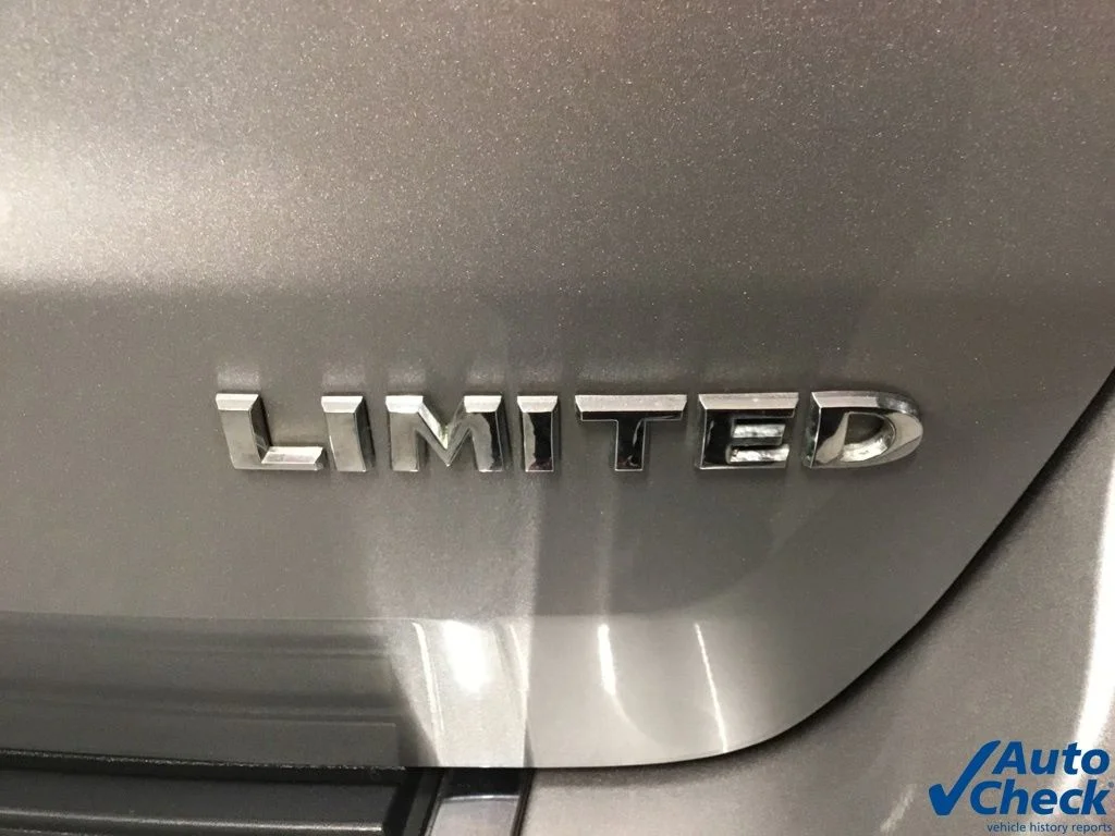 Used 2016 Silver Jeep Limited image 16