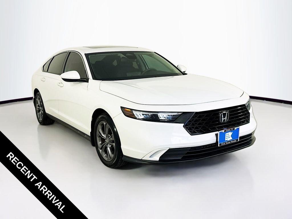 Used 2023 White Honda EX image 1