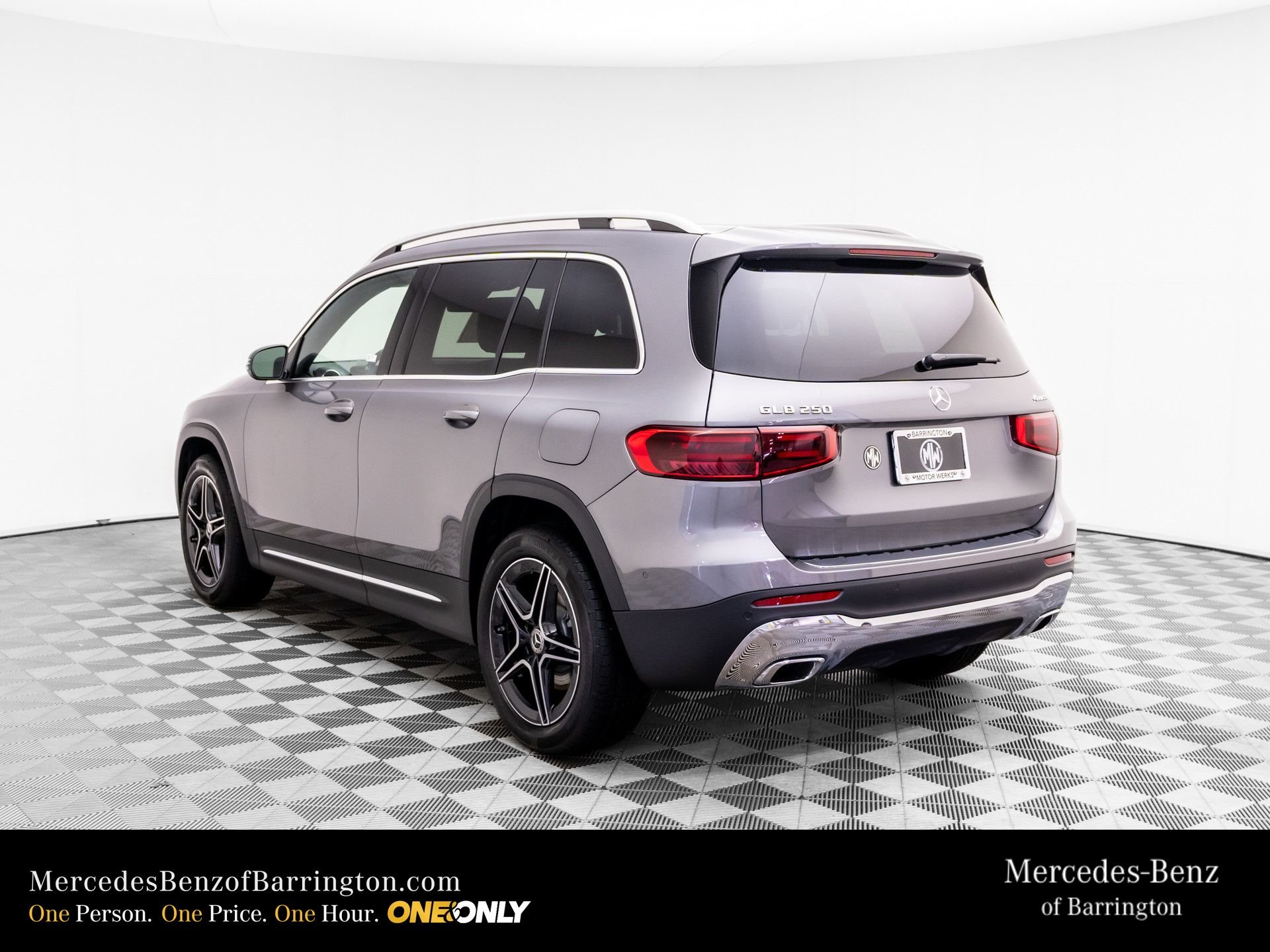 New 2026 Mountain Grey Metallic Mercedes-Benz GLB 250 image 3