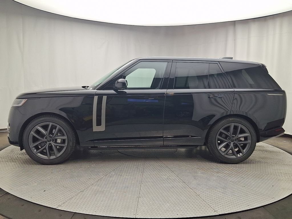 Used 2025  Land Rover SE image 7