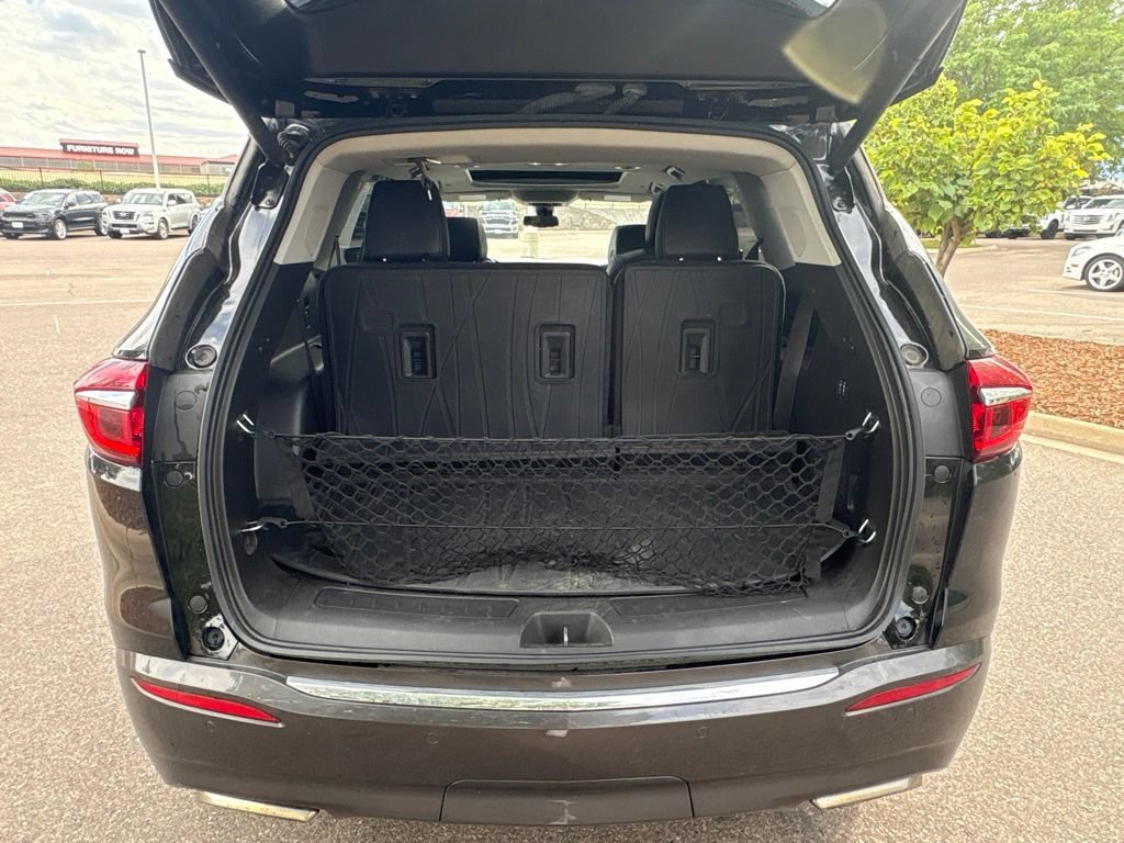 Used 2019 Includes Spectra Gray lower exterior accent color.) Buick Avenir image 22