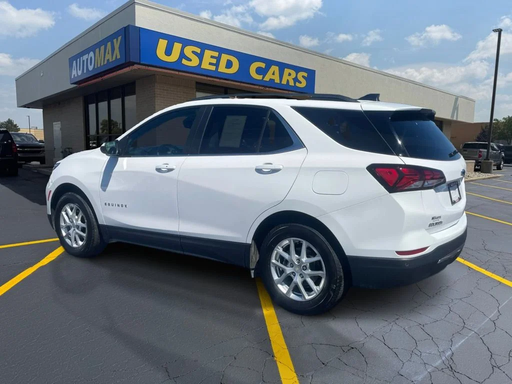 Used 2024 Summit White Chevrolet LT image 7