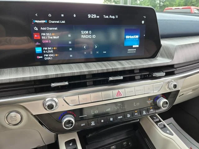 Used 2025 Everlasting Silver Kia EX image 27