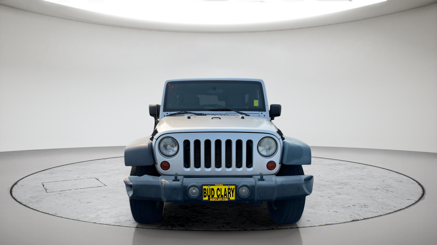 Used 2008 Silver Jeep Unlimited X image 2