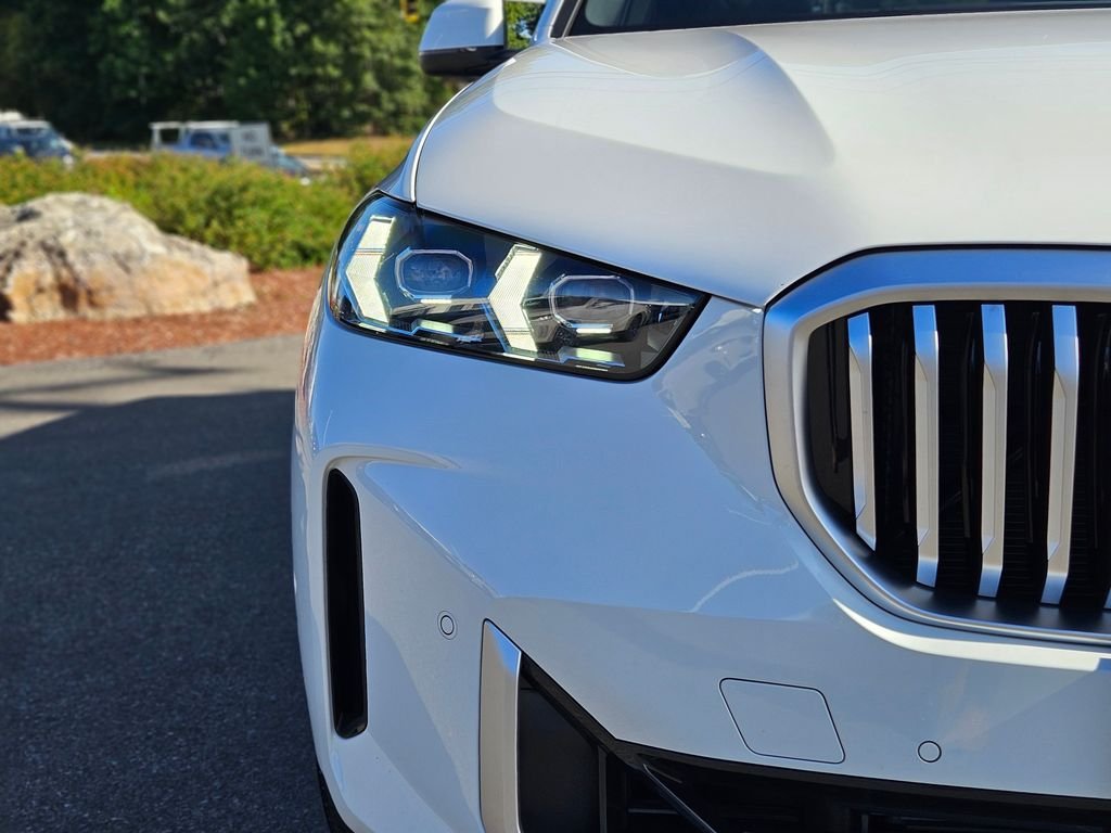 Certified Used 2026 Alpine White BMW xDrive40i image 9