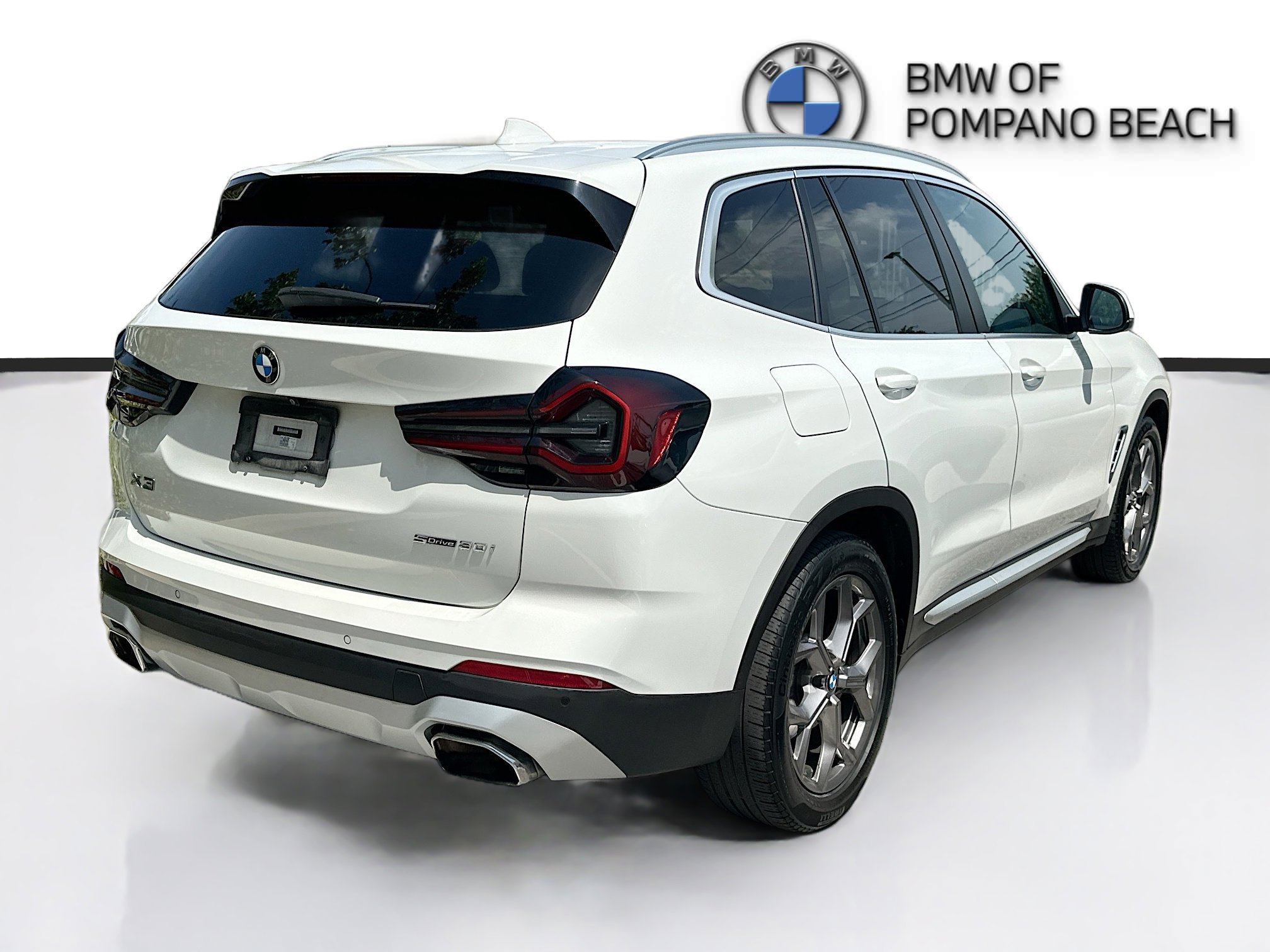 Used 2022 Alpine White BMW sDrive30i image 6