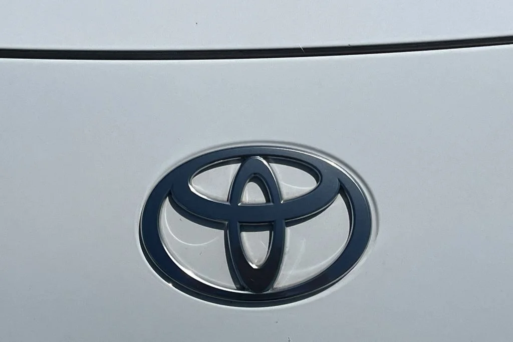 Used 2025 White Toyota  image 7