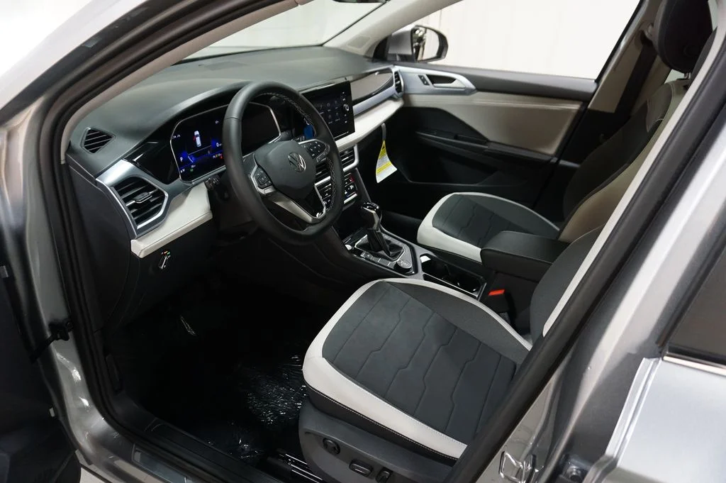 New 2026 Silver Volkswagen 1.5T SE image 9