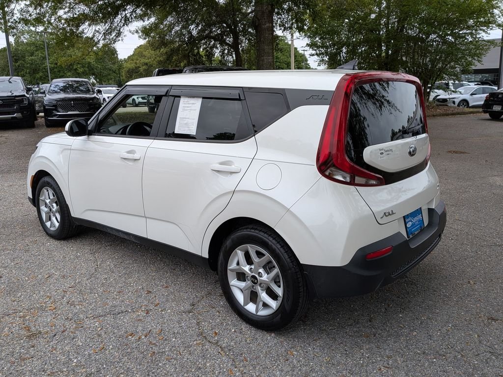 Used 2020 White Kia S image 3