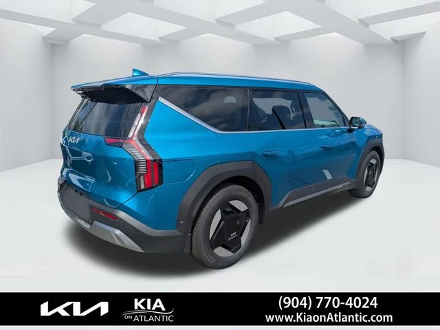 New 2026 Ocean Blue Kia Wind AWD image 3