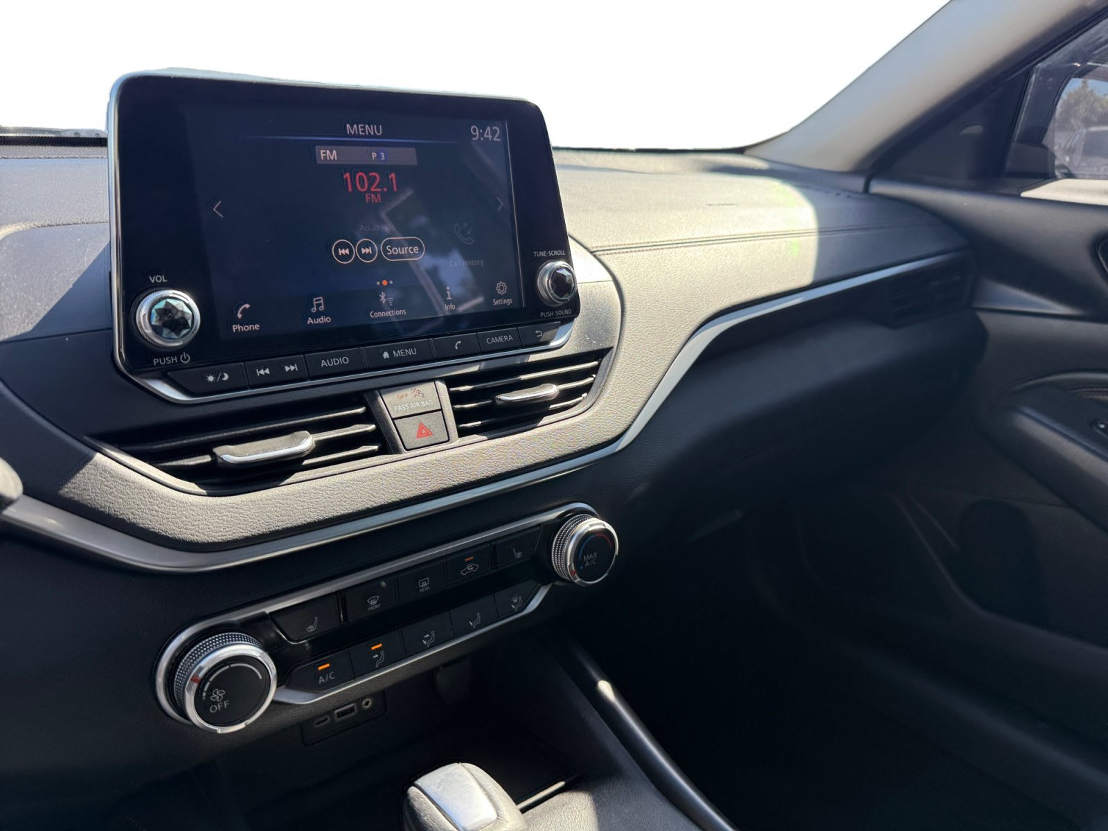 Used 2022 Pearl White Tricoat NISSAN 2.0 SR image 12