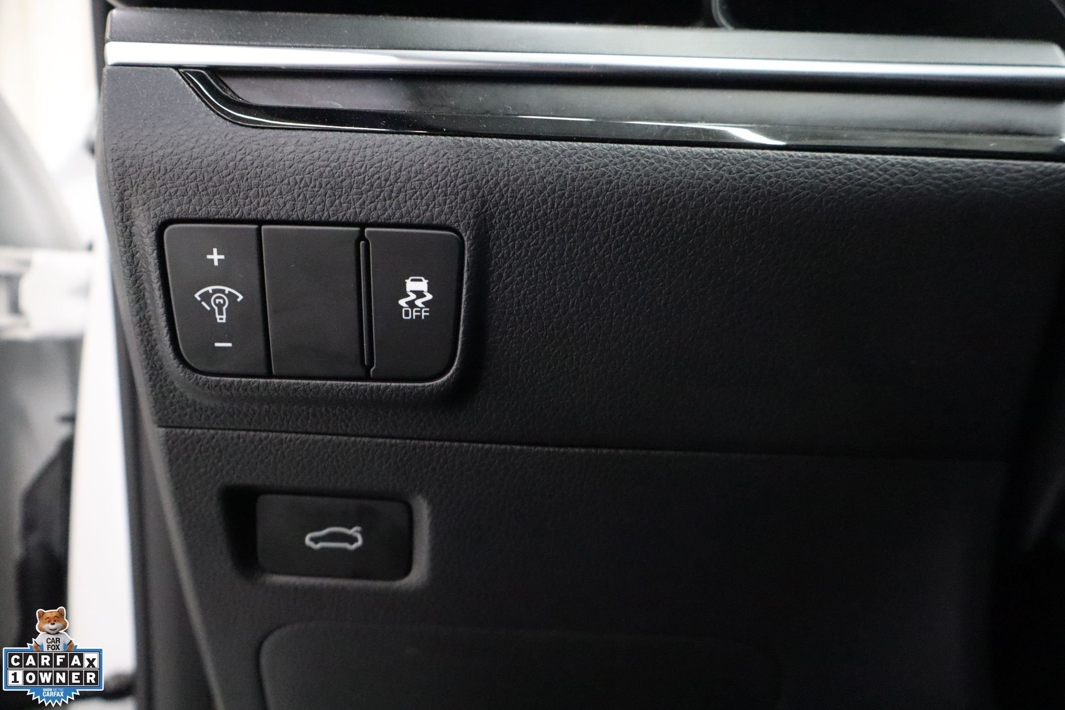 Used 2025 White Kia GT-Line image 14