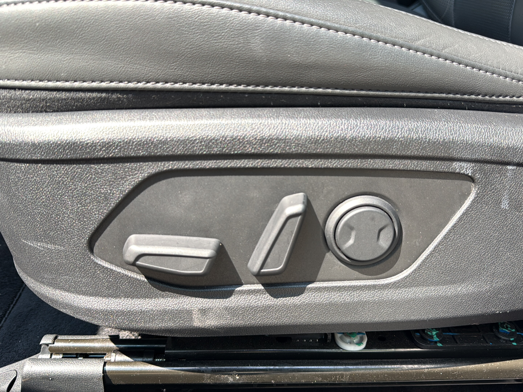Used 2025 Black Kia S image 16